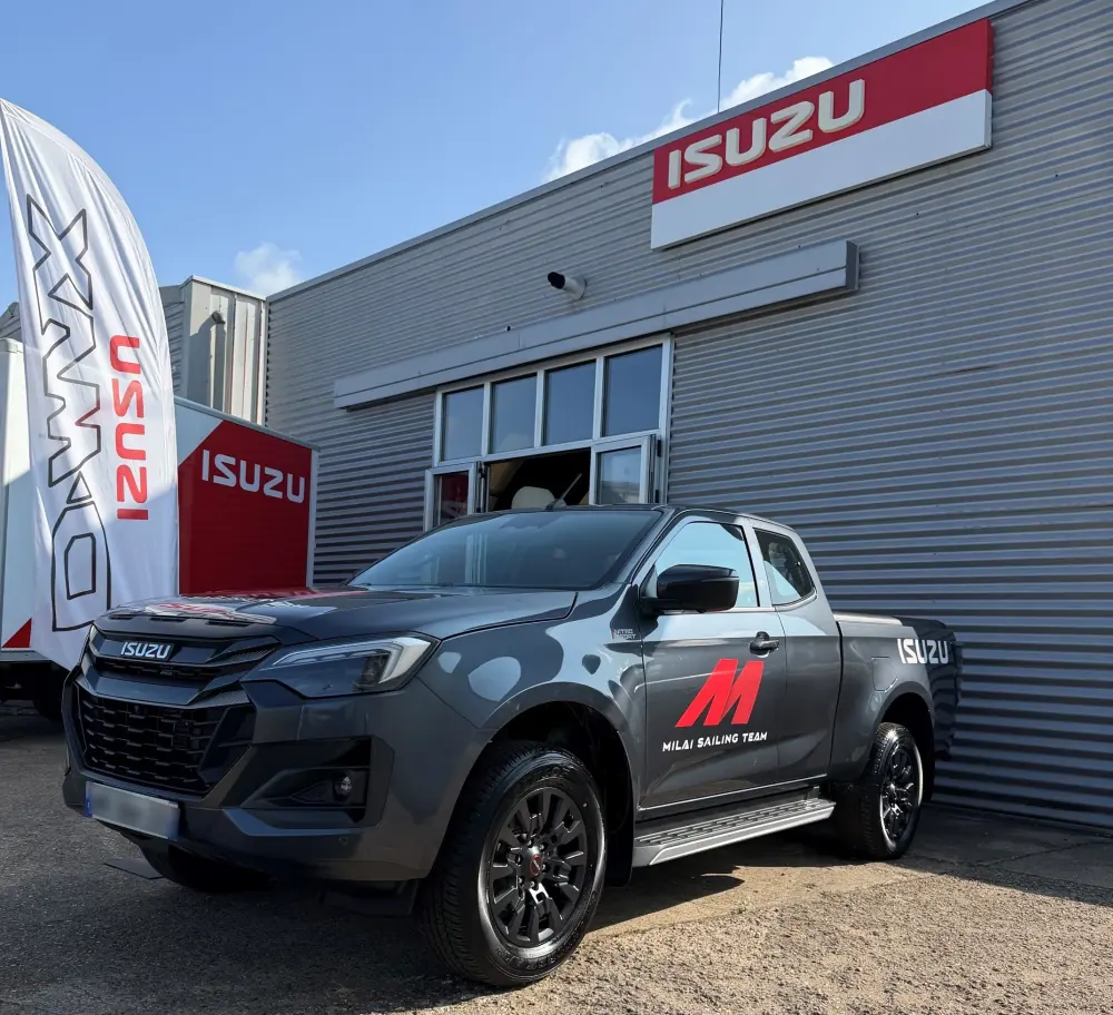 Remise des clés ISUZU au team Masa Suzuki en concession